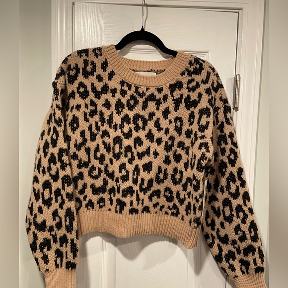 NWT No Boundaries Size S Leopard Print Long Sleeve Crew Neck Soft Comfy Sweater - Picture 1 of 11